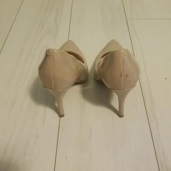 Nine west nude shows - Picture 3 of 9